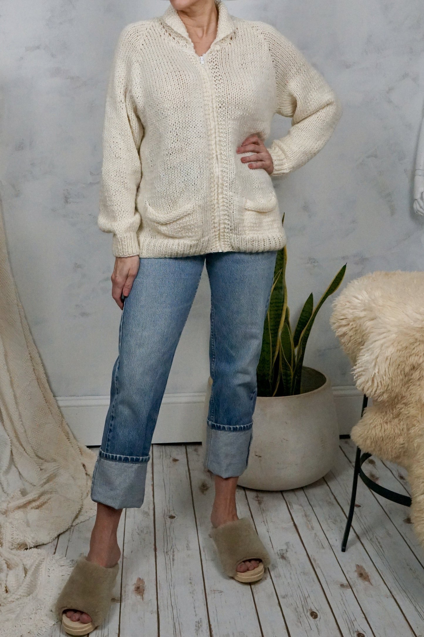 Vintage Siberian Husky Handknit Sweater-closiTherapi | vinTage