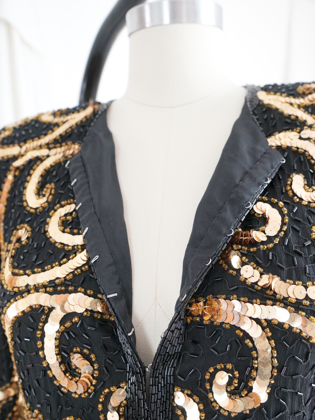 Vintage Silk Golden Sequin Jacket-closiTherapi | vinTage