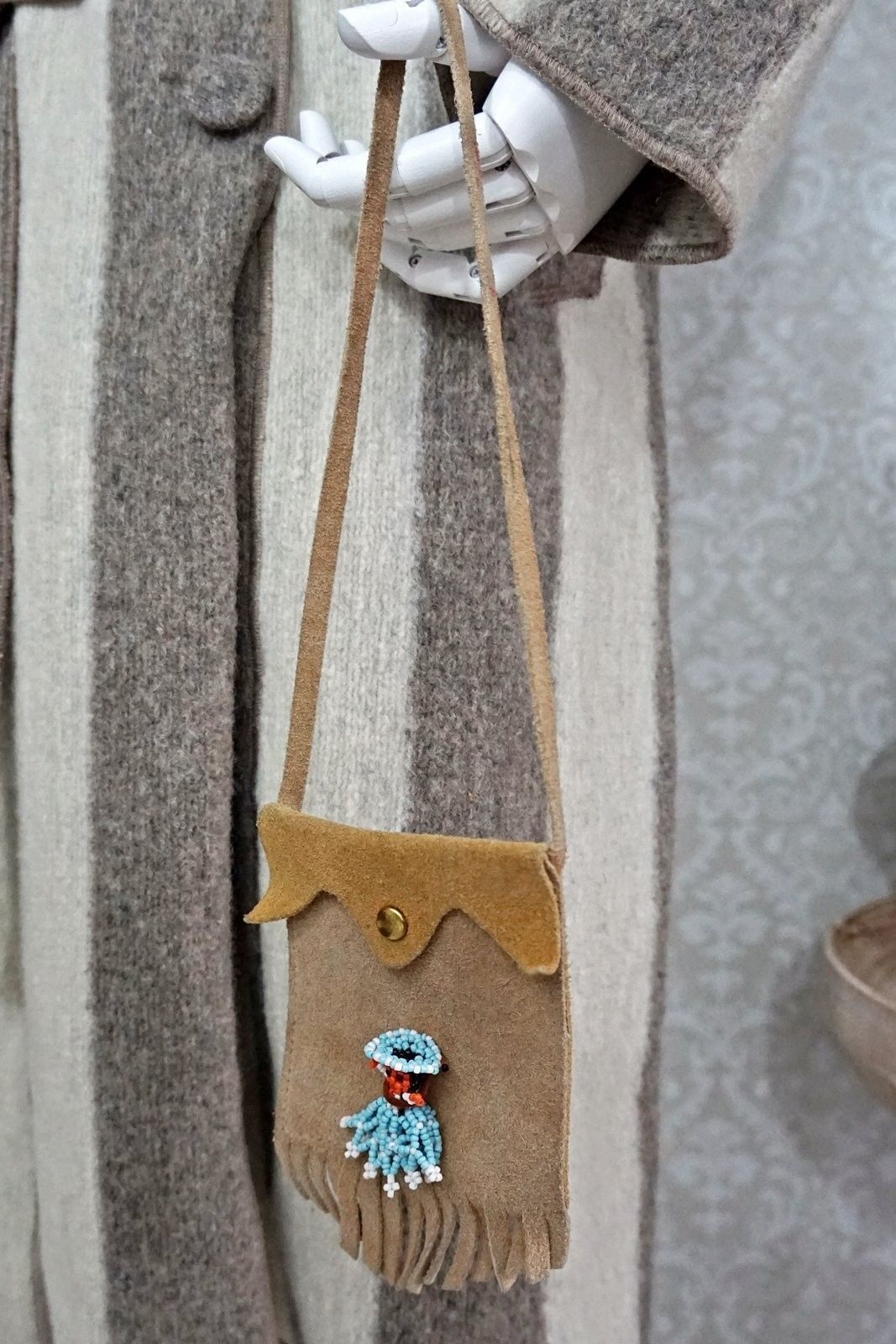 Vintage Suede Worry Doll Fringe Pouch-closiTherapi | vinTage