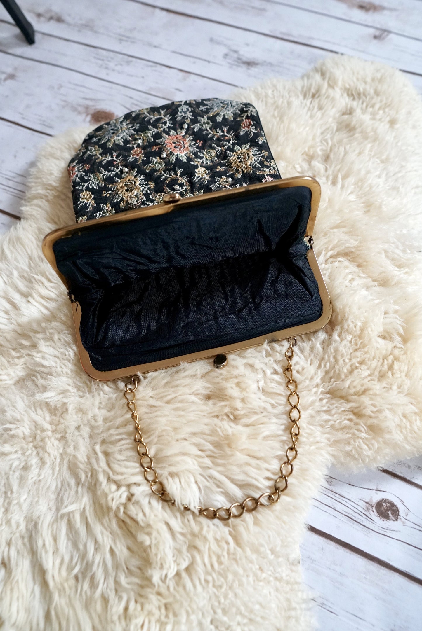 Vintage Tapestry Kisslock Bag-closiTherapi | vinTage