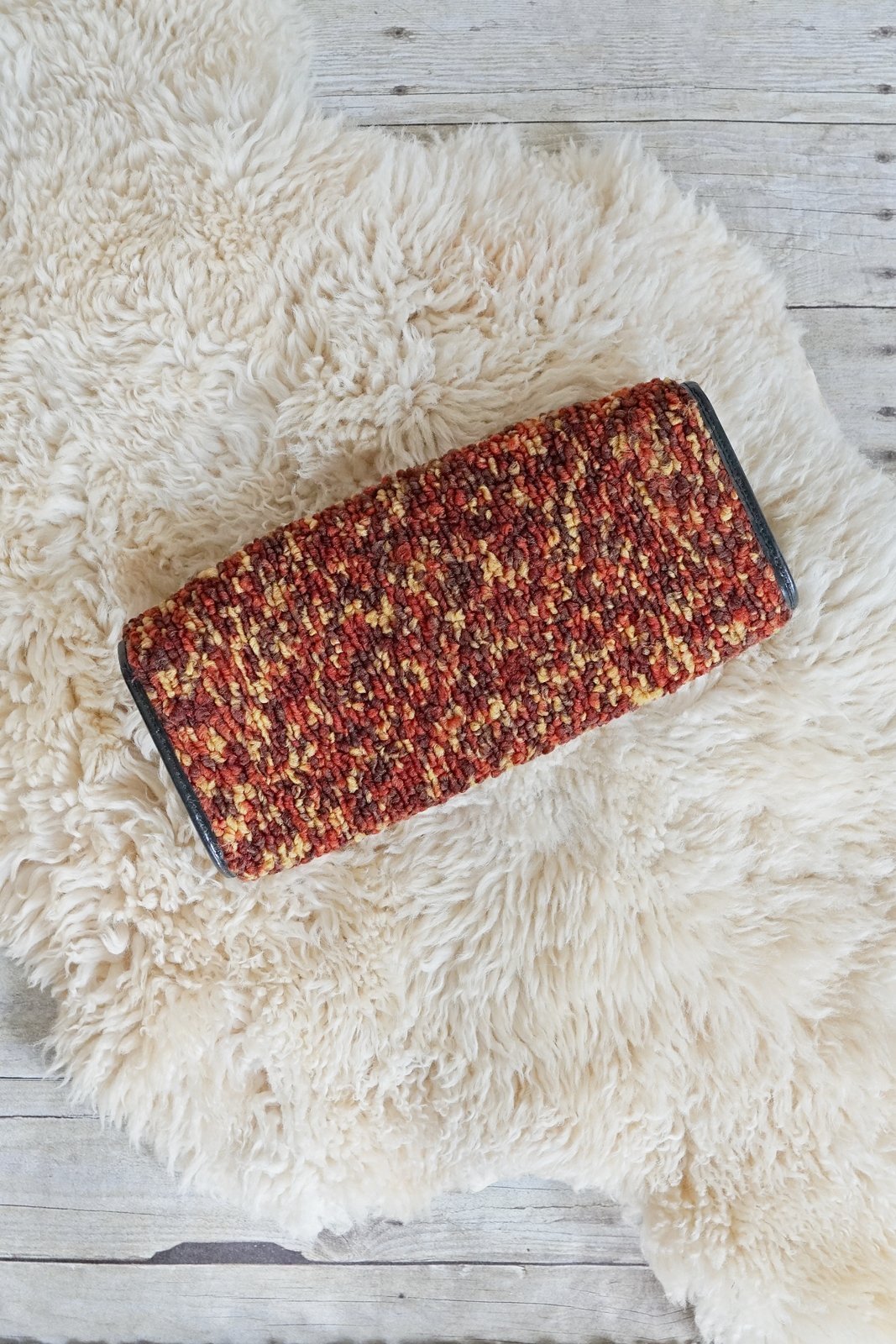 Vintage Textured Carpet Clutch Bag-closiTherapi | vinTage