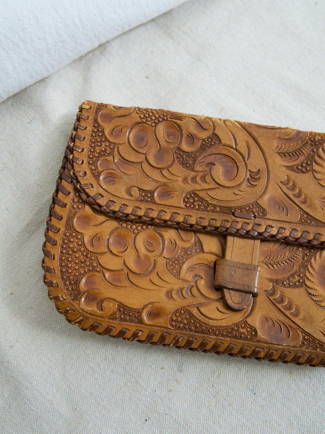 Vintage Tooled Leather Clutch Bag-closiTherapi | vinTage