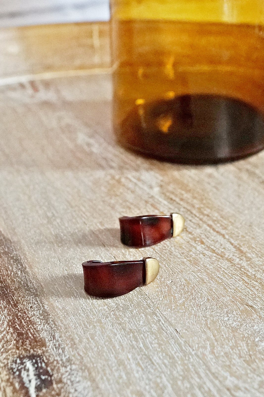 Vintage Tortoise Demi Hoop Earrings-closiTherapi | vinTage