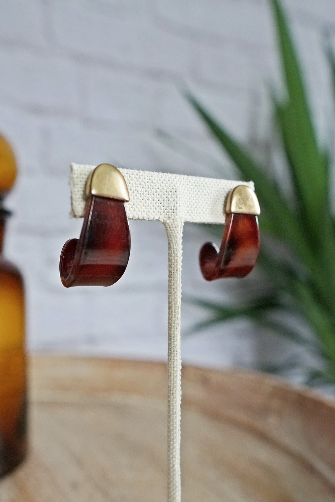 Vintage Tortoise Demi Hoop Earrings-closiTherapi | vinTage