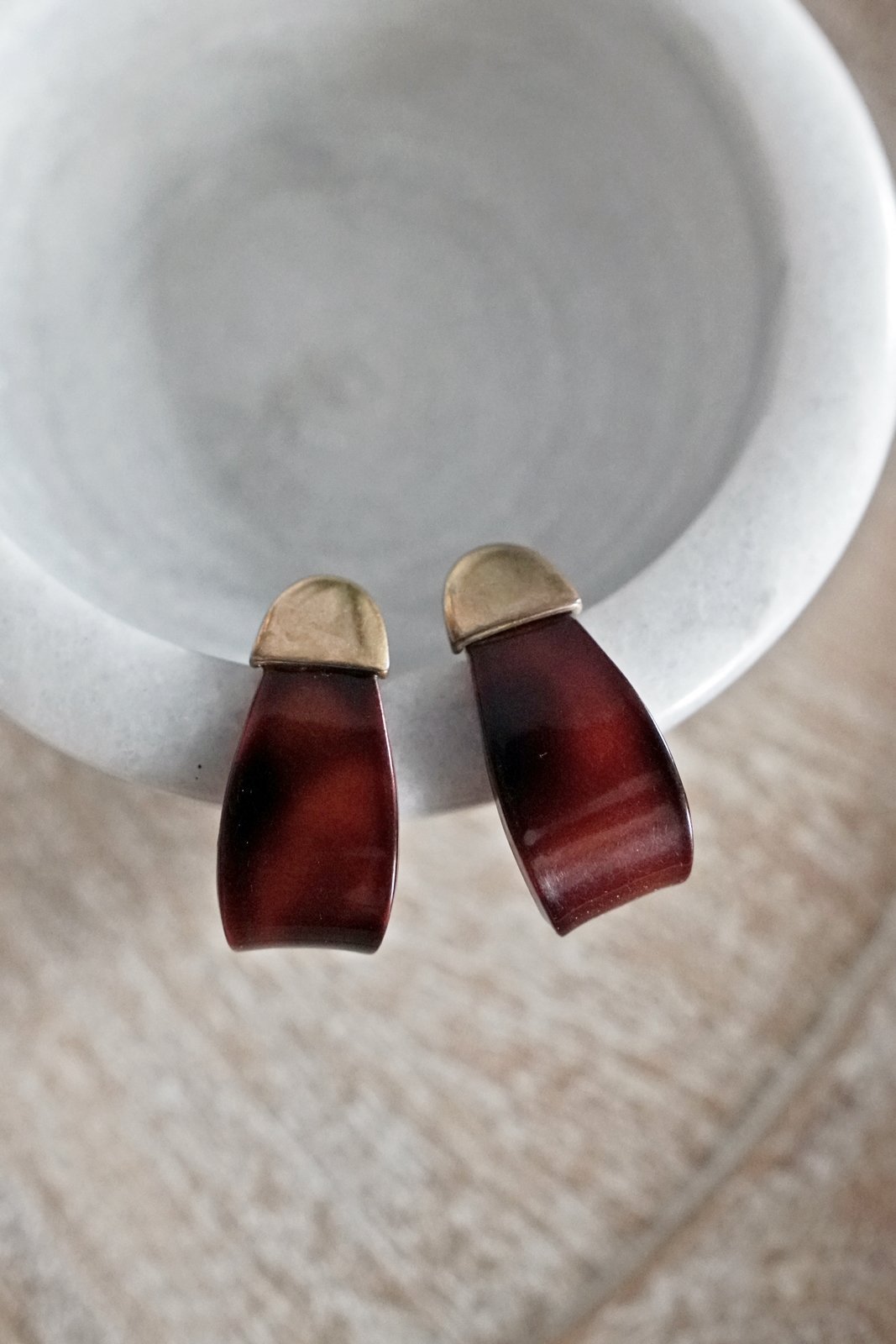 Vintage Tortoise Demi Hoop Earrings-closiTherapi | vinTage
