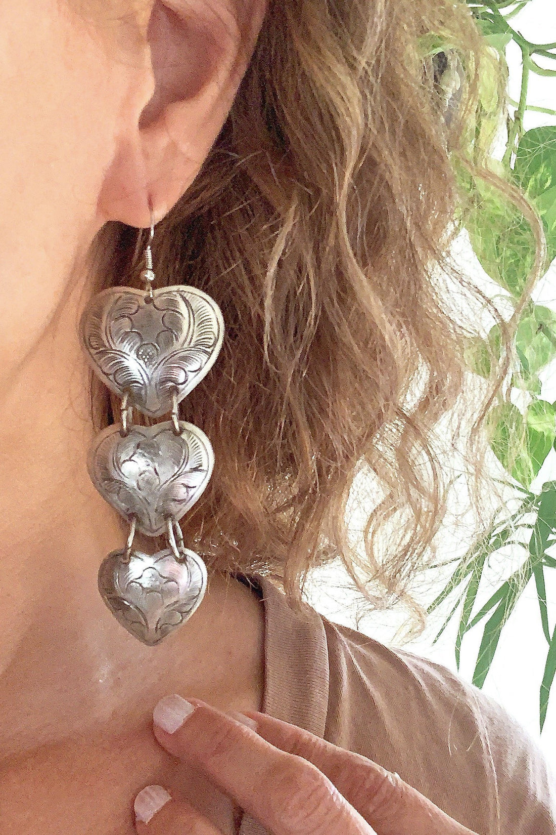 Vintage Triple Heart Etched Earrings-closiTherapi | vinTage