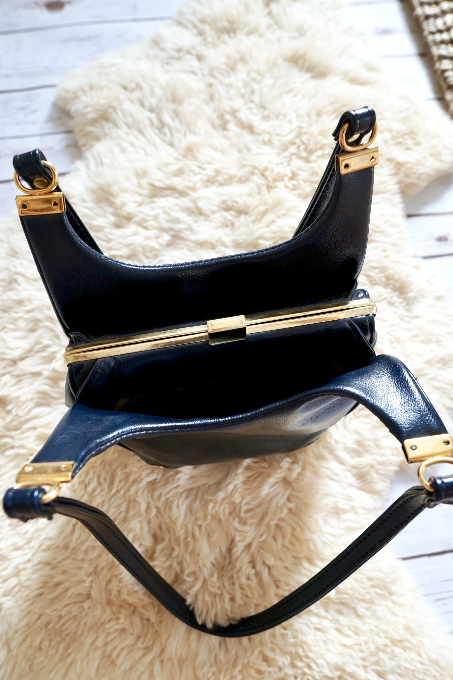 Vintage Vinyl Navy Bag-closiTherapi | vinTage