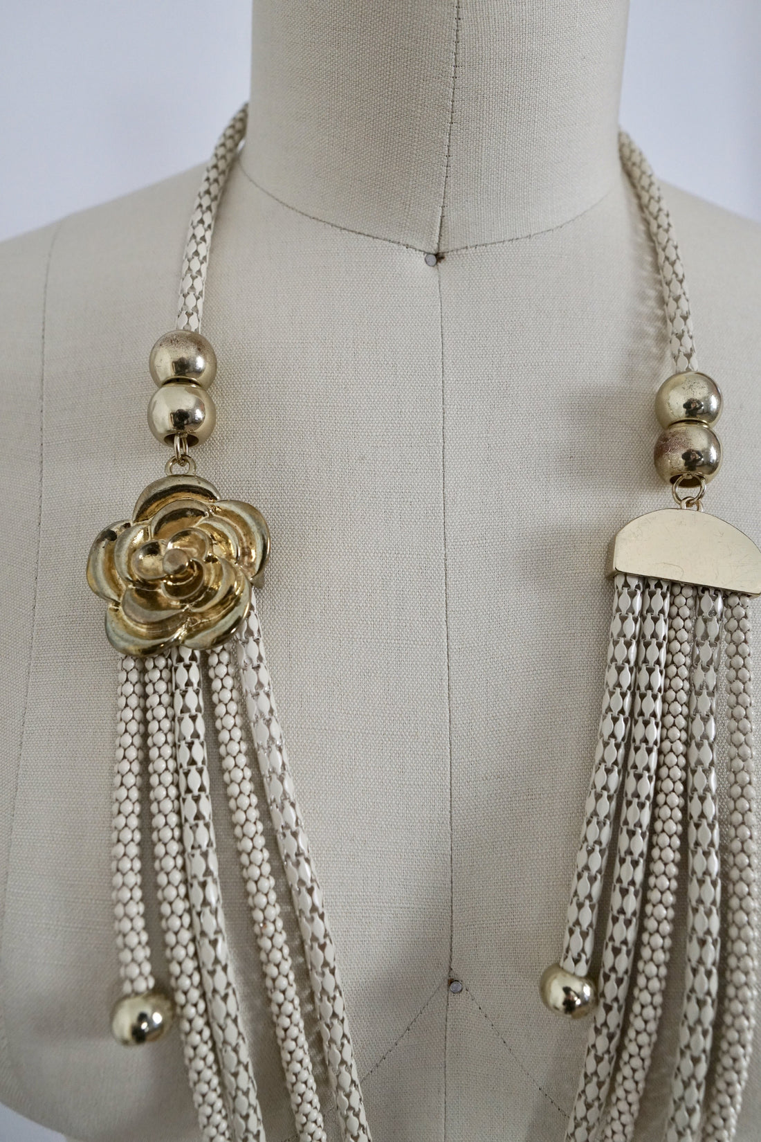 Vintage White Multi Strand Floral Necklace-closiTherapi | vinTage