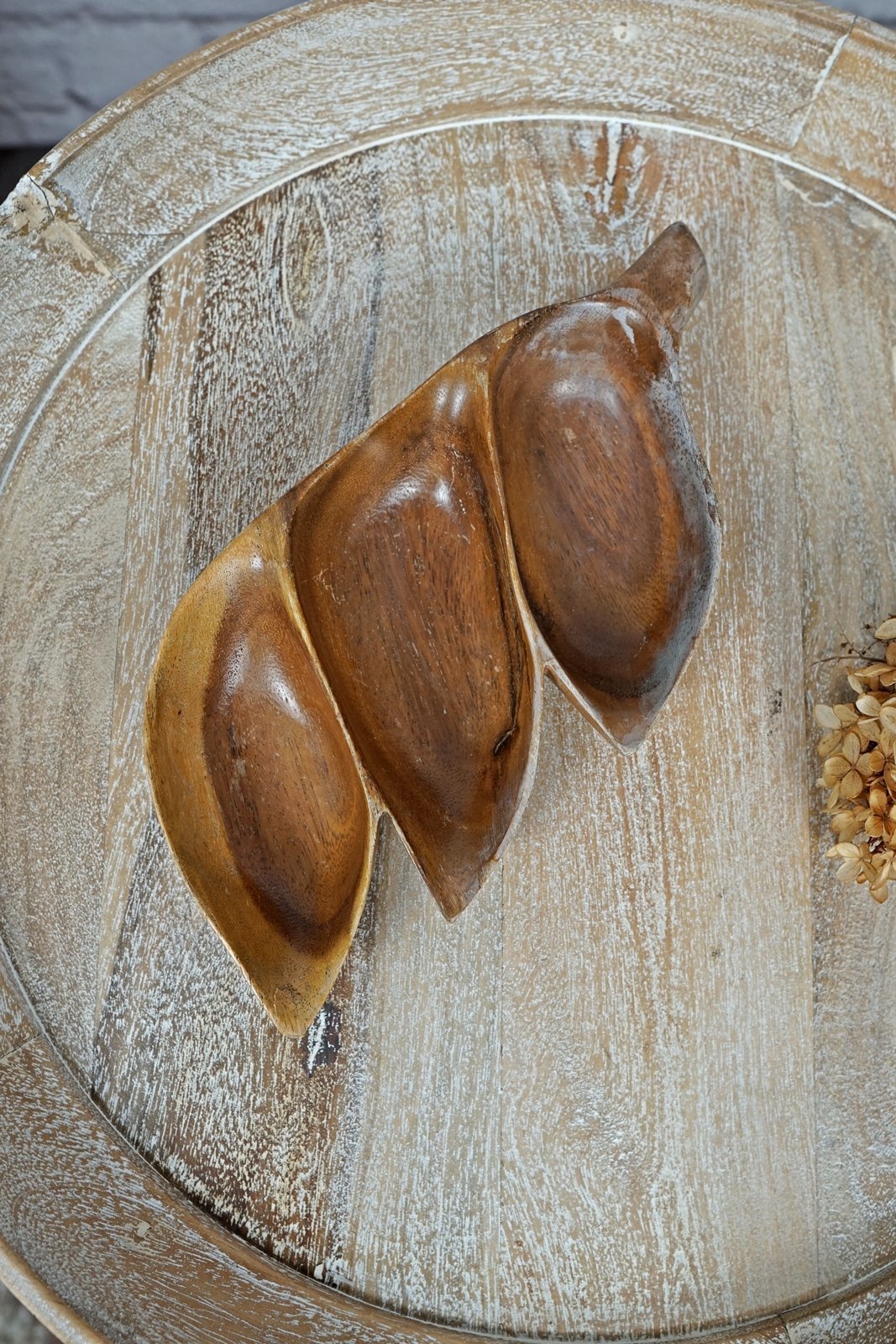 Vintage Wood Carved Monkey Pod Server-closiTherapi | vinTage