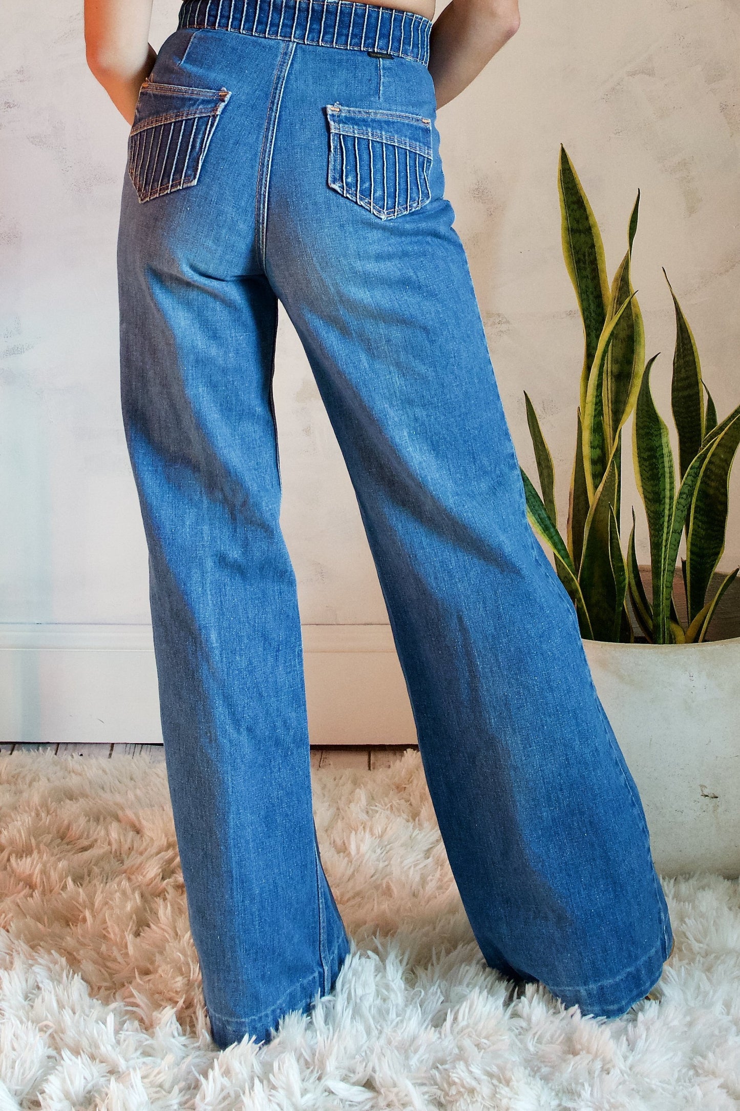 Vintage Wrangler High Rise Jeans - 27