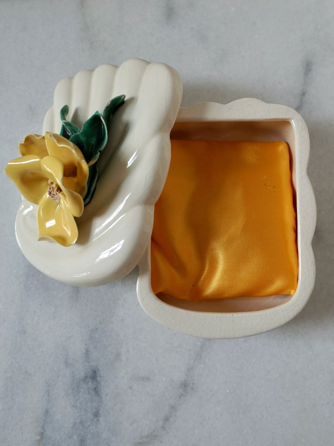 Vintage Yellow Floral Ceramic Trinket Box-closiTherapi | vinTage