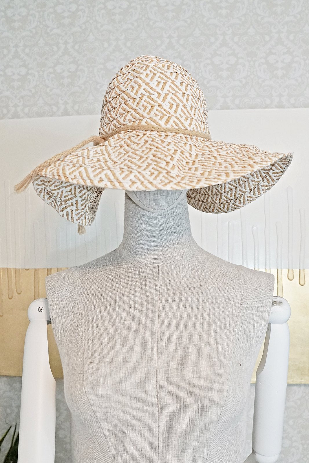 Wide Brimmed Straw Floppy Hat-closiTherapi | vinTage